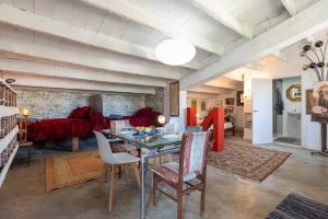 a living room with a table and chairs at La Fabriqueta Apartament Loft in Ríudecañas