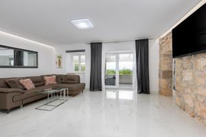 Gallery image of Adri Villa with private heated pool, jacuzzi, sauna & gym in Kras