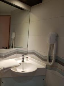 Koupelna v ubytování Brit Hotel St-Quentin/Nord