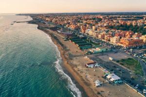an aerial view of a beach next to the water at Casa Leone vicino al mare in Lido di Ostia