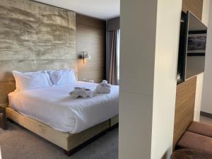 Katil atau katil-katil dalam bilik di Absolute Hotel Limerick