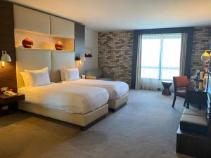 Katil atau katil-katil dalam bilik di Absolute Hotel Limerick