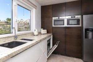 A kitchen or kitchenette at Casa Las Palmeras