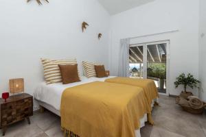 A bed or beds in a room at Casa Las Palmeras Még 37 kép