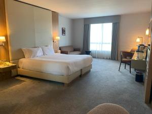 Katil atau katil-katil dalam bilik di Absolute Hotel Limerick