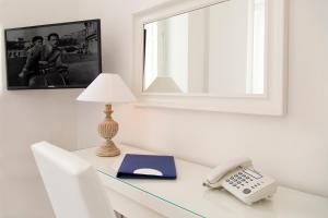 a desk with a phone and a lamp on it at Hotel Crawford in Sant'Agnello