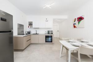 Køkken eller tekøkken på -DeLuxe Vision- Fronte Mare, Spiaggia e Parcheggio