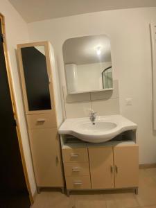 Koupelna v ubytování Appart familial, jeux et matériel enfants, fitness