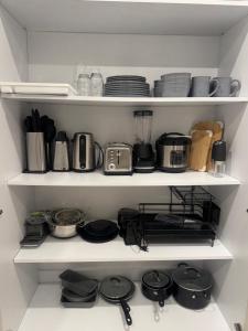 Luxe of Haven - 2bed with office and free parking的厨房或小厨房