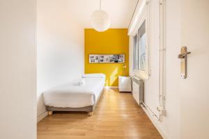 Postel nebo postele na pokoji v ubytování AinB Barcelona Sants Apartments