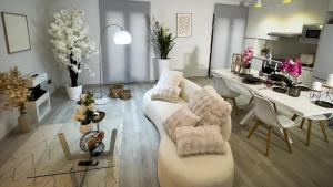 a living room with a white couch and a table at El Rincón Secreto in Alcalá del Júcar