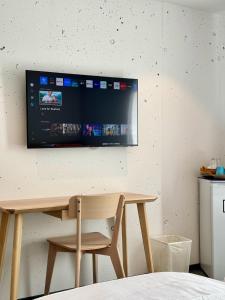 TV a/nebo společenská místnost v ubytování N's Hotel - Self-Check-in Hotel