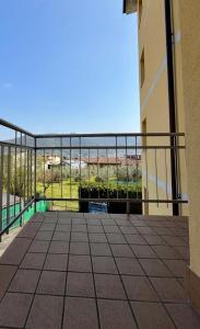 Rõdu või terrass majutusasutuses Appartamento SOLE&LAGO sul lago d'Iseo a Sarnico