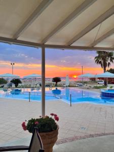 Piscina a Coralli Hotel o a prop