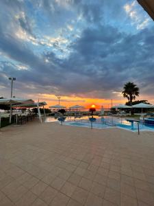 Piscina a Coralli Hotel o a prop