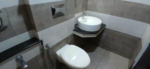 Koupelna v ubytování HOTEL PANKAJ RESIDENCY