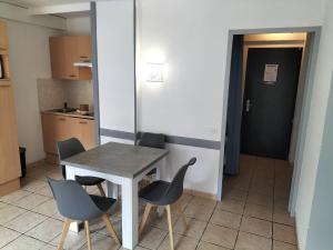 Kuchyňa alebo kuchynka v ubytovaní Résidence Graziella Appartement 210