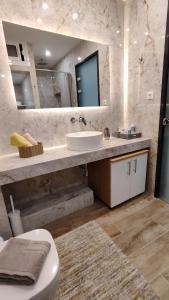 Ένα μπάνιο στο Thess1home Stellar +11 φωτογραφίες