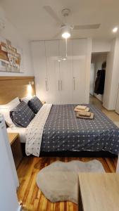 Ένα ή περισσότερα κρεβάτια σε δωμάτιο στο Thess1home Stellar