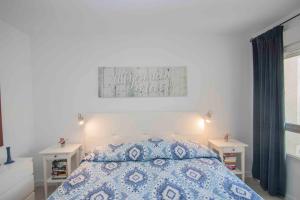 A bed or beds in a room at Sepulveda 2 Spaniahome