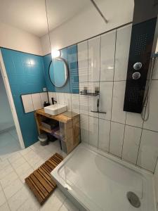 Ένα μπάνιο στο Agréable appartement à Beaulieu sur mer à 300 métres des commerces et de la mer