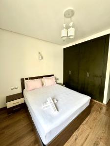 Giường trong phòng chung tại Luxueux appartement centre ville wifi 200 Mo