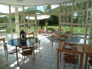 Afbeelding uit fotogalerij van Hôtel La Colombiere Cantal in Massiac