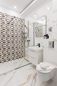 Et badeværelse på Sea On + 99 billeder