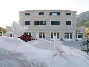 two white birds standing on top of a skate park at Villa Dubelj Dubrovnik in Mokošica