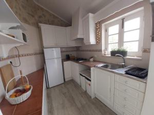 Køkken eller tekøkken på Casa da Biquinha + 3 billeder