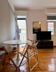 Posezení v ubytování Mosaikon Guesthouses #Miltiadou Str