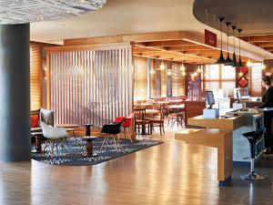 Um restaurante ou outro lugar para comer em ibis Sorocaba
