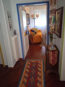 Φωτογραφία από το άλμπουμ του Colorful Tuscan Retreat Steps from Casole City Center σε Casole dʼElsa