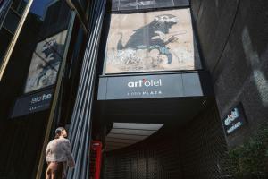 入住art'otel London Hoxton, powered by Radisson Hotels的客人