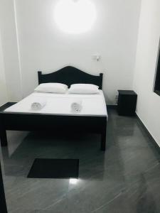 Łóżko lub łóżka w pokoju w obiekcie Hello Aliya Hostel