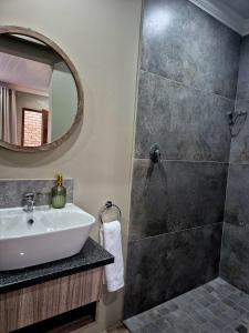 Ένα μπάνιο στο EveGreen Guest Lodge +9 φωτογραφίες