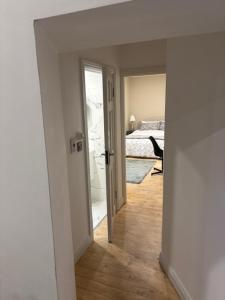 En eller flere senger på et rom på Modern secure townhouse