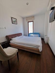 Postel nebo postele na pokoji v ubytování SkyAprt77m Jacuzzi + 22 fotografií
