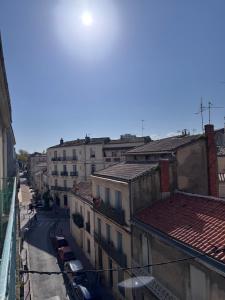 an overhead view of a city street with buildings at Le Farges-Grande Chambre en colocation- 3 minutes Gare St Roch- LaConciergerieByNina in Montpellier