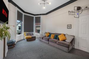 Χώρος καθιστικού στο PolkaDot Winter Gardens - Large Modern Apartments in Blackpool by PolkaStays