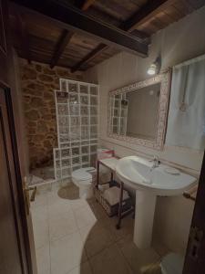 Ένα μπάνιο στο Hotel rústico Aldea Figueiredo
