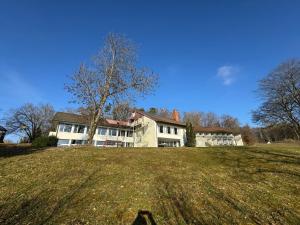 Budova, kde se hotel nachází + 12 fotografií