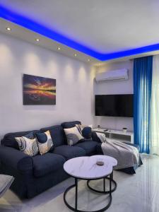 TV a/nebo společenská místnost v ubytování Perea Beach Apartment