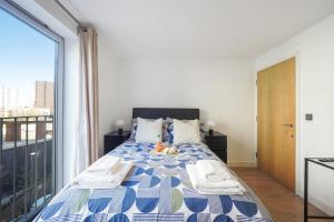 Imagen de la galería de City Riverside - 2 bedroom & Free parking, en Barking