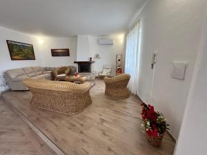Χώρος καθιστικού στο Villa BeSo +21 φωτογραφίες