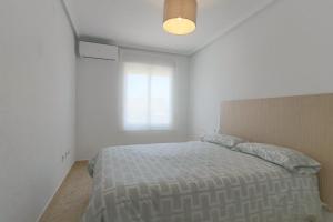 a bedroom with a bed and a window at 099 - Parque y playa 007 - comfortHOLIDAYS in Santa Pola