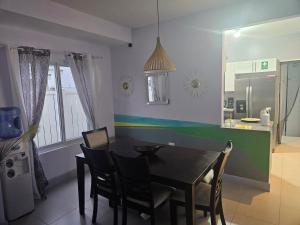 Kuchyň nebo kuchyňský kout v ubytování Summer Breeze Villa