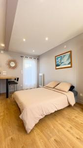 Ένα ή περισσότερα κρεβάτια σε δωμάτιο στο Petit Malo +16 φωτογραφίες