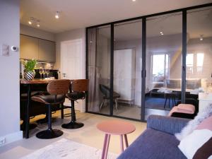 a living room with a couch and a table and a kitchen at CANAL APARTMENT AMSTERDAM CENTRAL 4p in Amsterdam