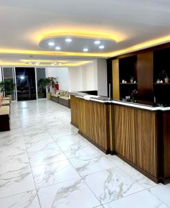Un vestíbulo con bar en un edificio. en Family Residences Brás, en São Paulo 15 fotos más